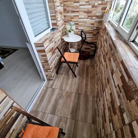 Apartament Tiby דירה