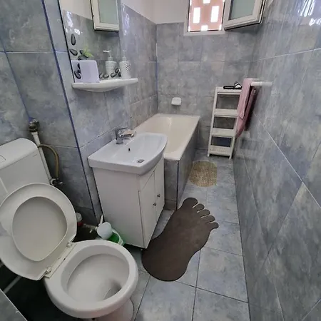דירה Apartament Tiby אפורי נורד